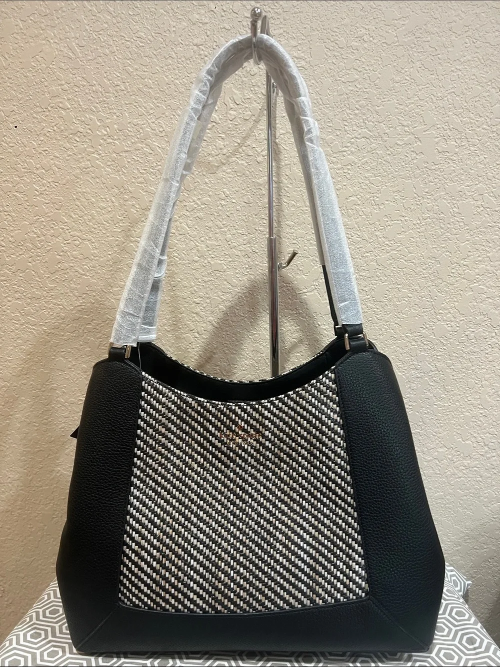 Kate Spade large triple shoulder Two tone straw LENA black multi